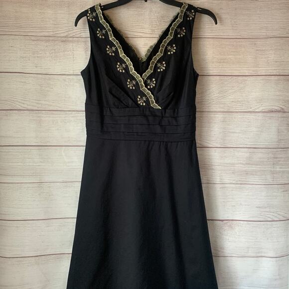 Ann Taylor Black and Gold Embroidery Dress Midi Sleeveless V Neck Size 2 - Picture 2 of 16